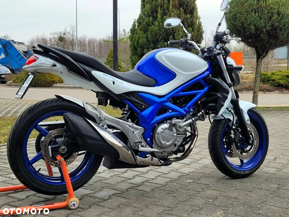 Suzuki Gladius - 20