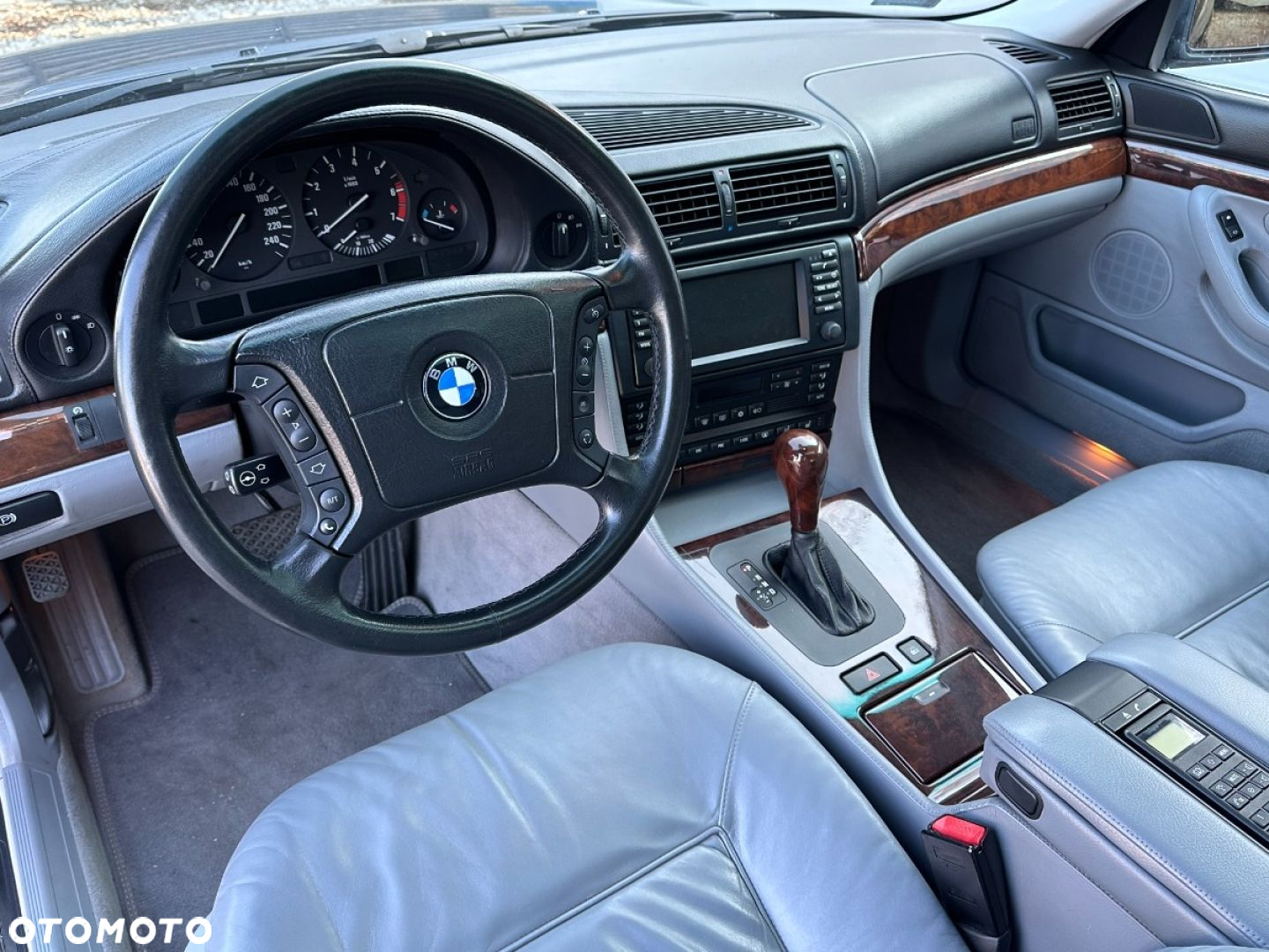 BMW Seria 7 750i - 7