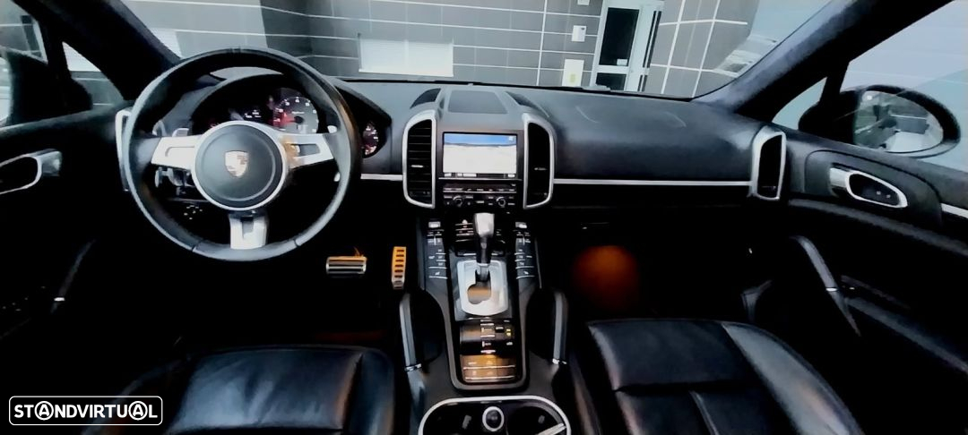 Porsche Cayenne S Hybrid - 12