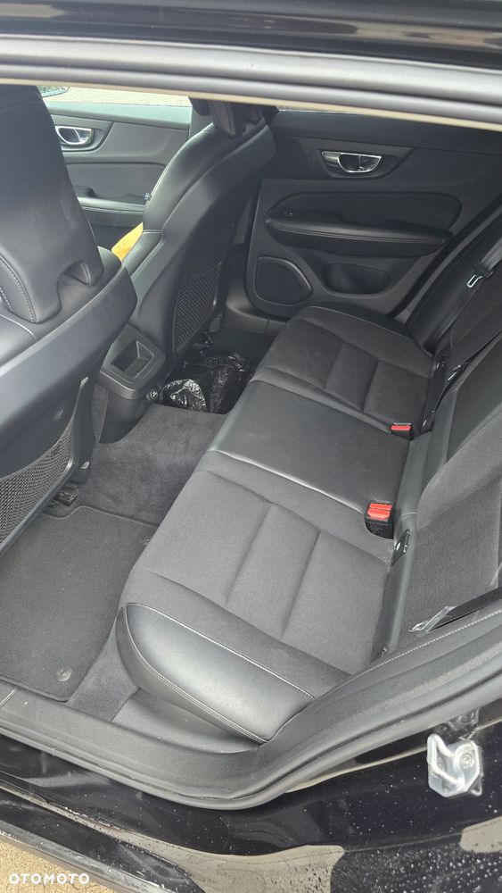 Volvo V60 D4 Momentum Pro - 13