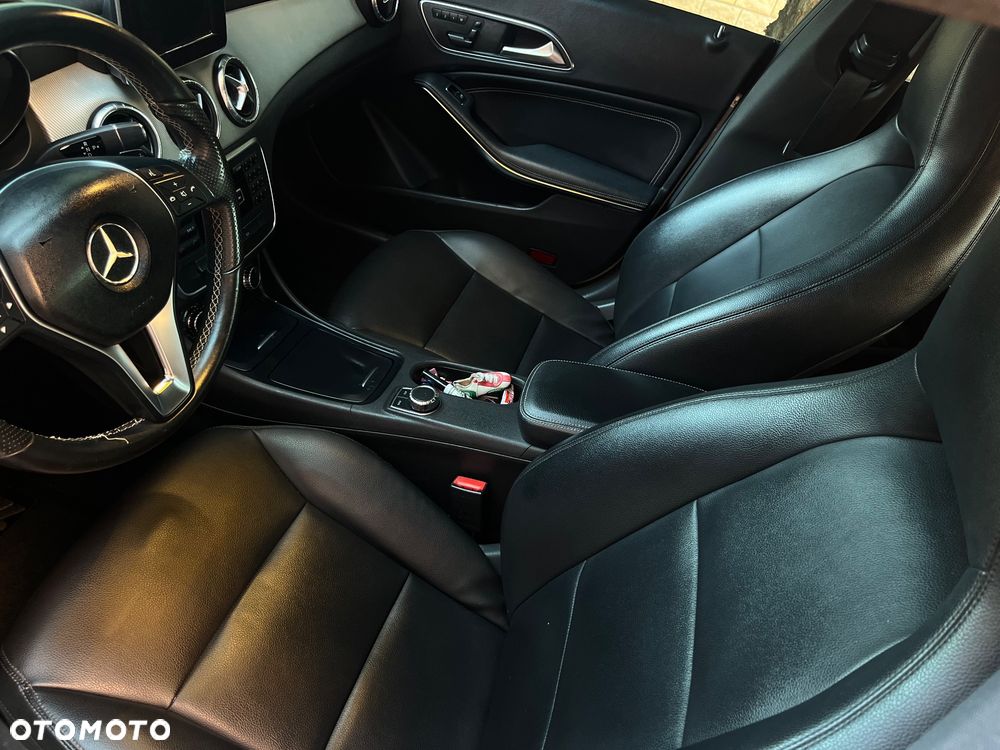 Mercedes-Benz CLA 250 4Matic 7G-DCT - 11