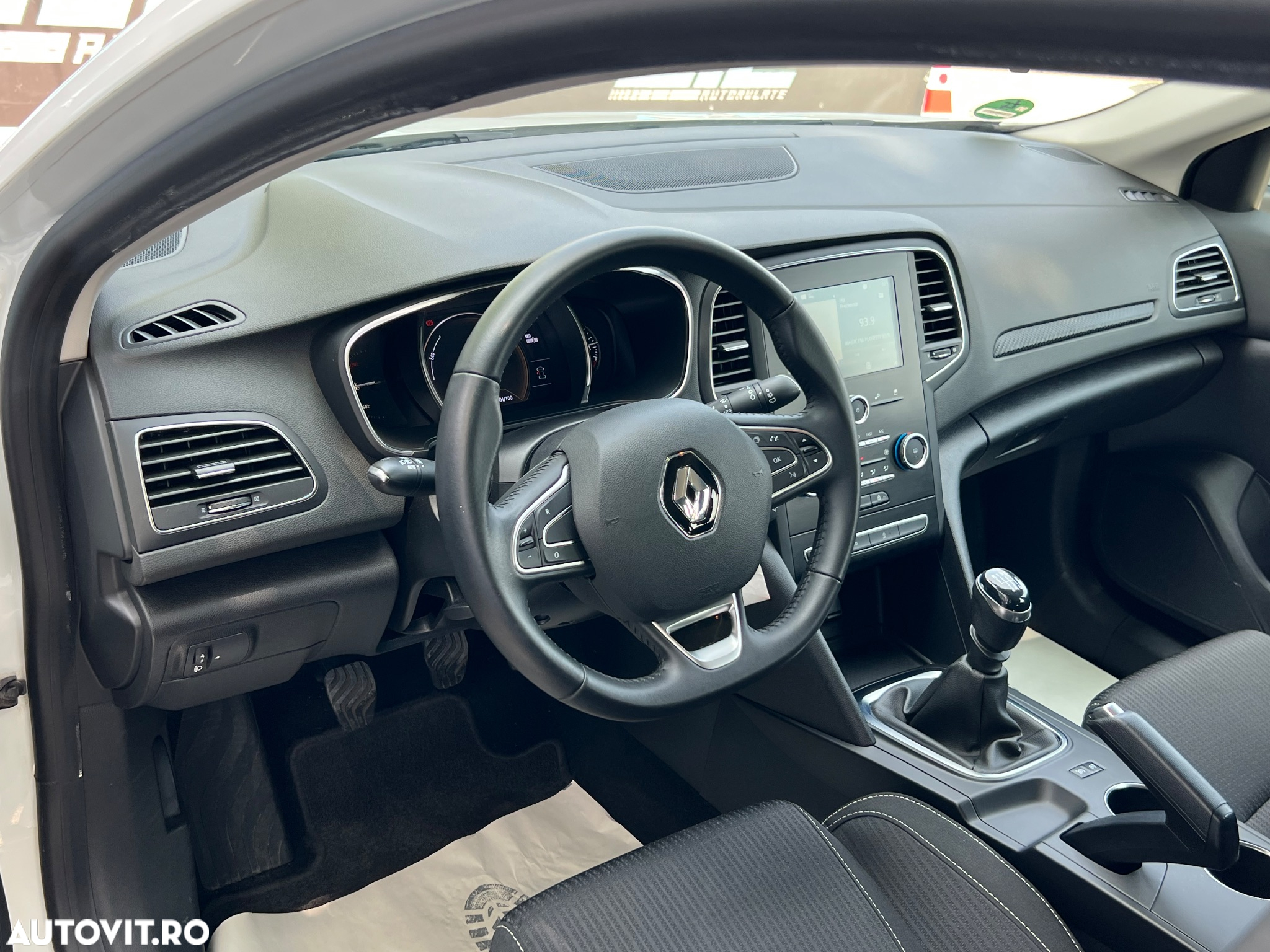 Renault Megane Grandtour TCe 115 GPF LIMITED - 9