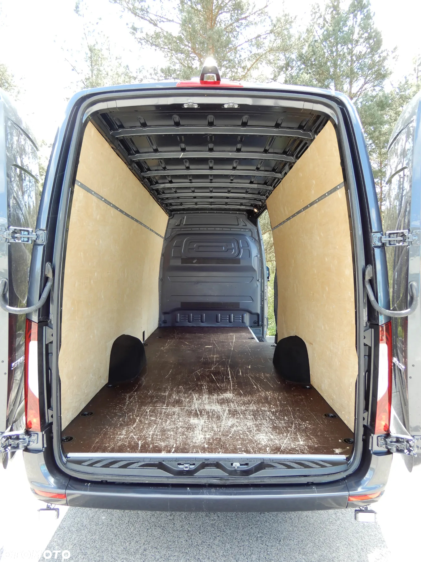Mercedes-Benz Sprinter 319 CDI V6 3.0 CDI 190 KM 7G-Tronic Plus Ekstra Długi LONG Maxi+ 907 Furgon Blaszak Rozstaw Osi 4325 mm Full Opcja Stan Jak Nowy - 16