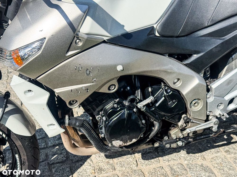 Suzuki GSR - 11