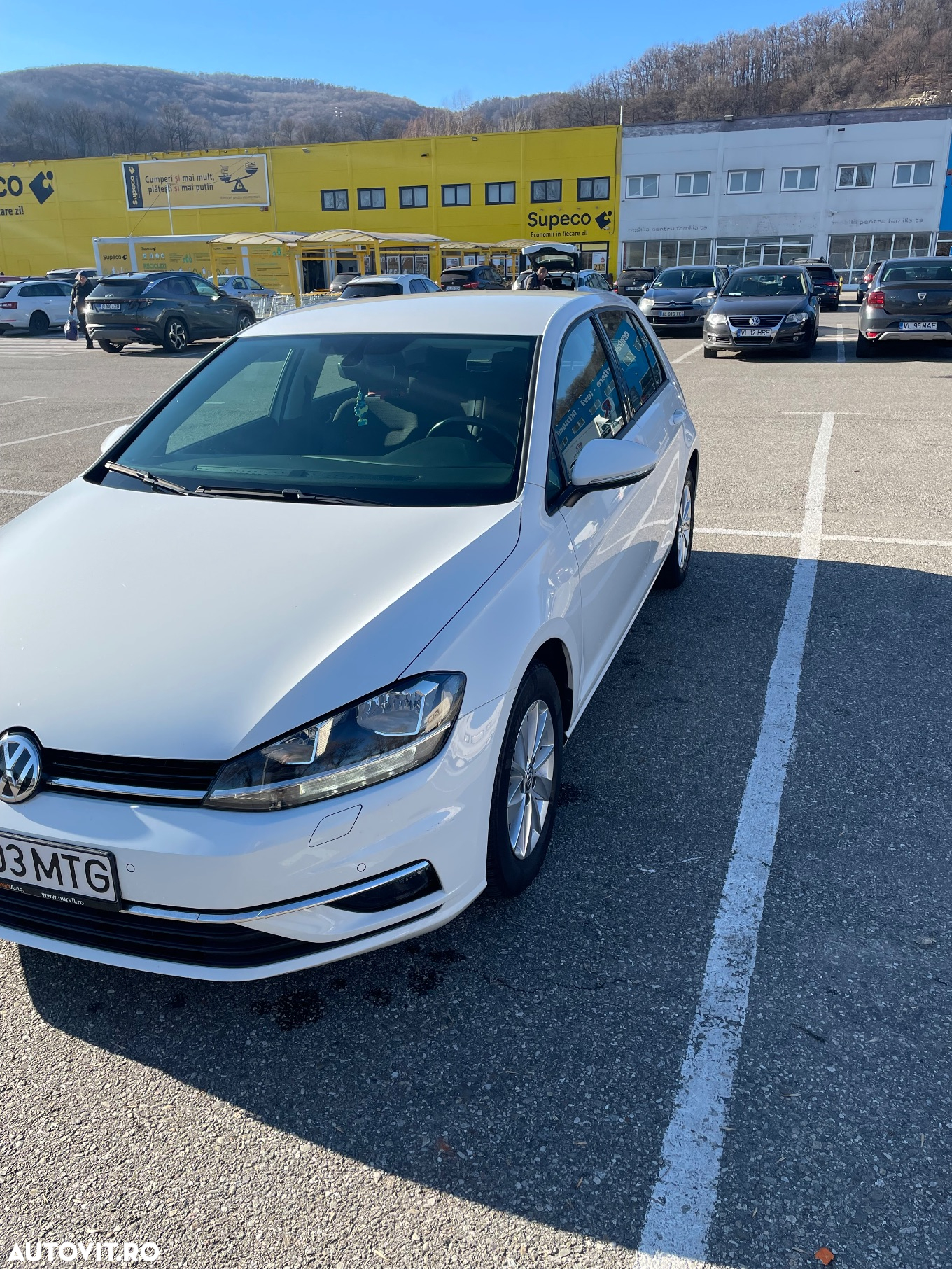 Volkswagen Golf 1.6 TDI Comfortline - 4