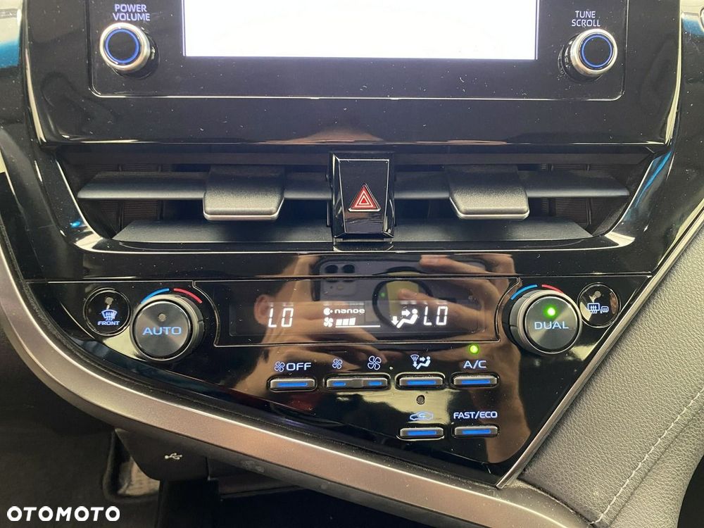 Toyota Camry - 22