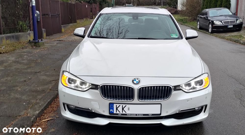 BMW Seria 3 328i xDrive Luxury Line - 4