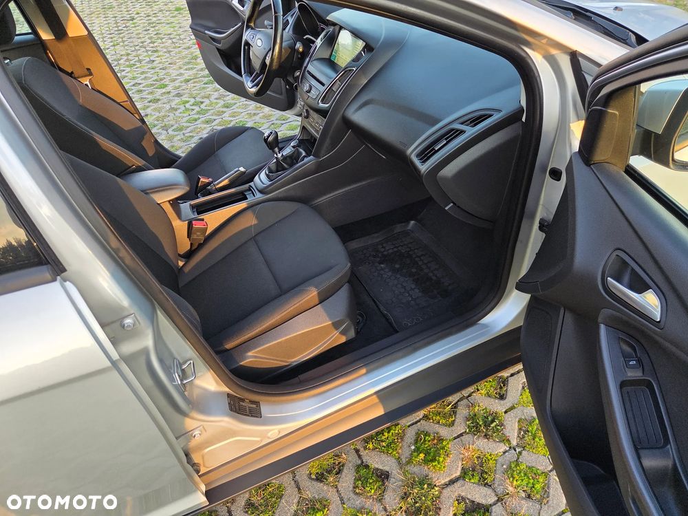 Ford Focus 1.5 TDCi SYNC Edition - 16