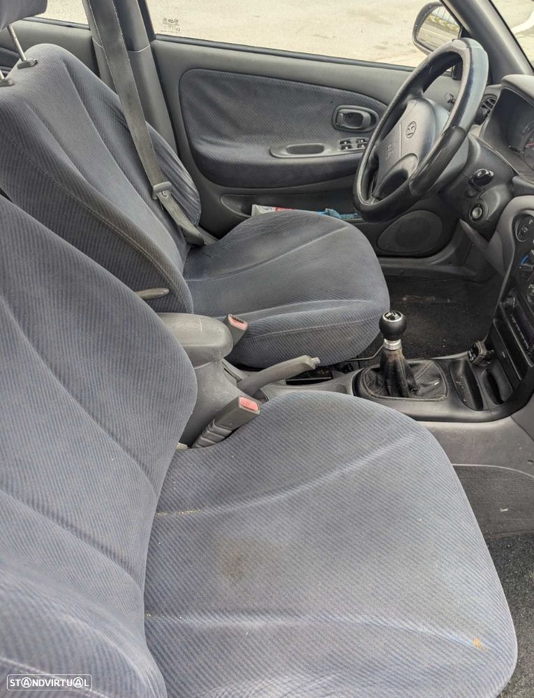 Hyundai Lantra - 4