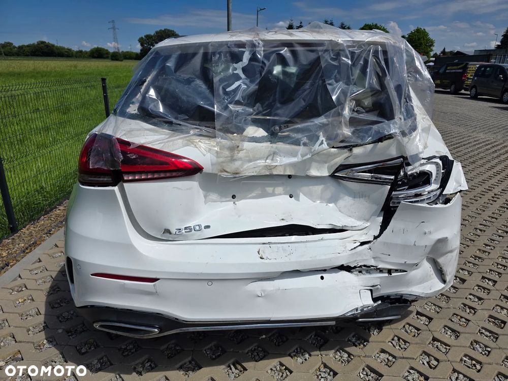 Mercedes-Benz Klasa A ver-250-e-phev-amg-line-8g--dct - 18