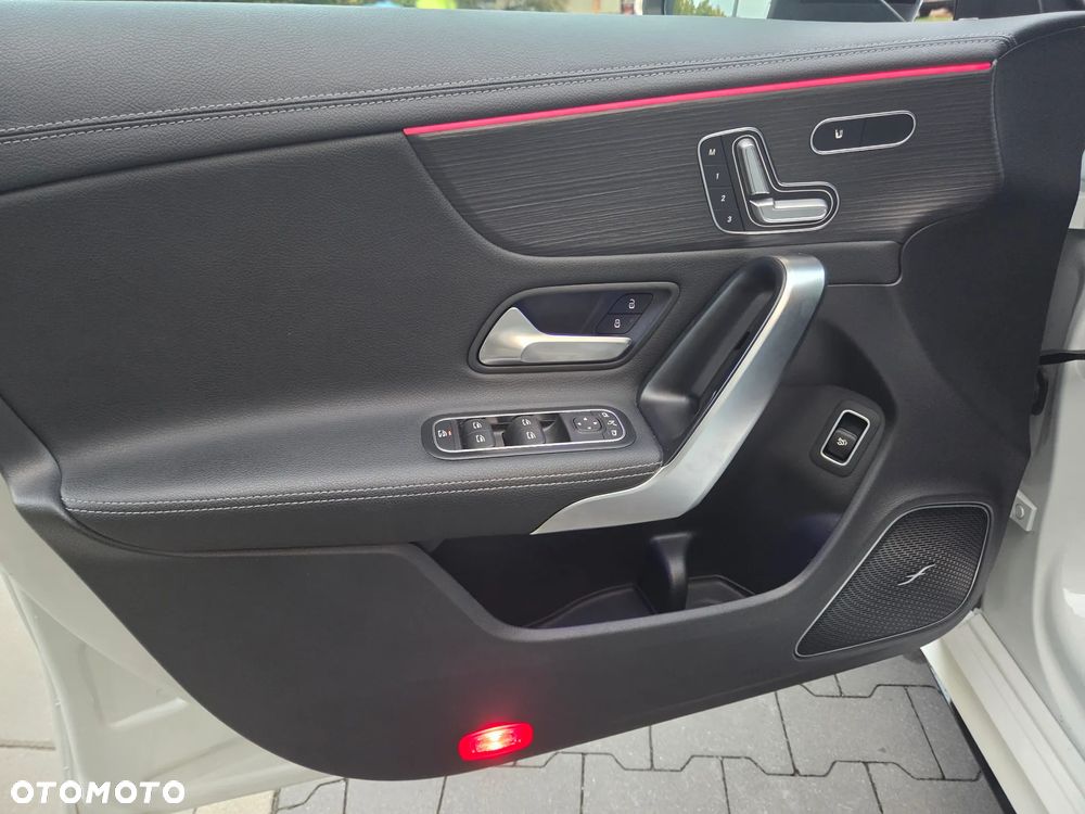 Mercedes-Benz CLA 220 4-Matic AMG Line 7G-DCT - 21