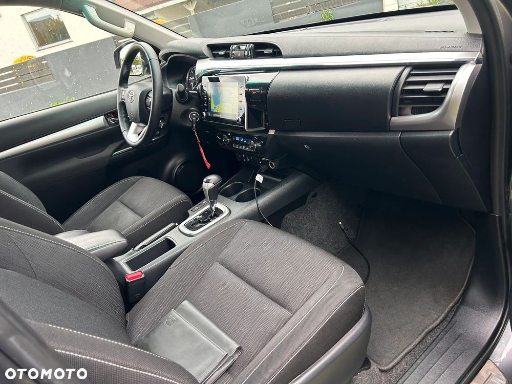 Toyota Hilux 4x4 Double Cab Autm Executive - 24