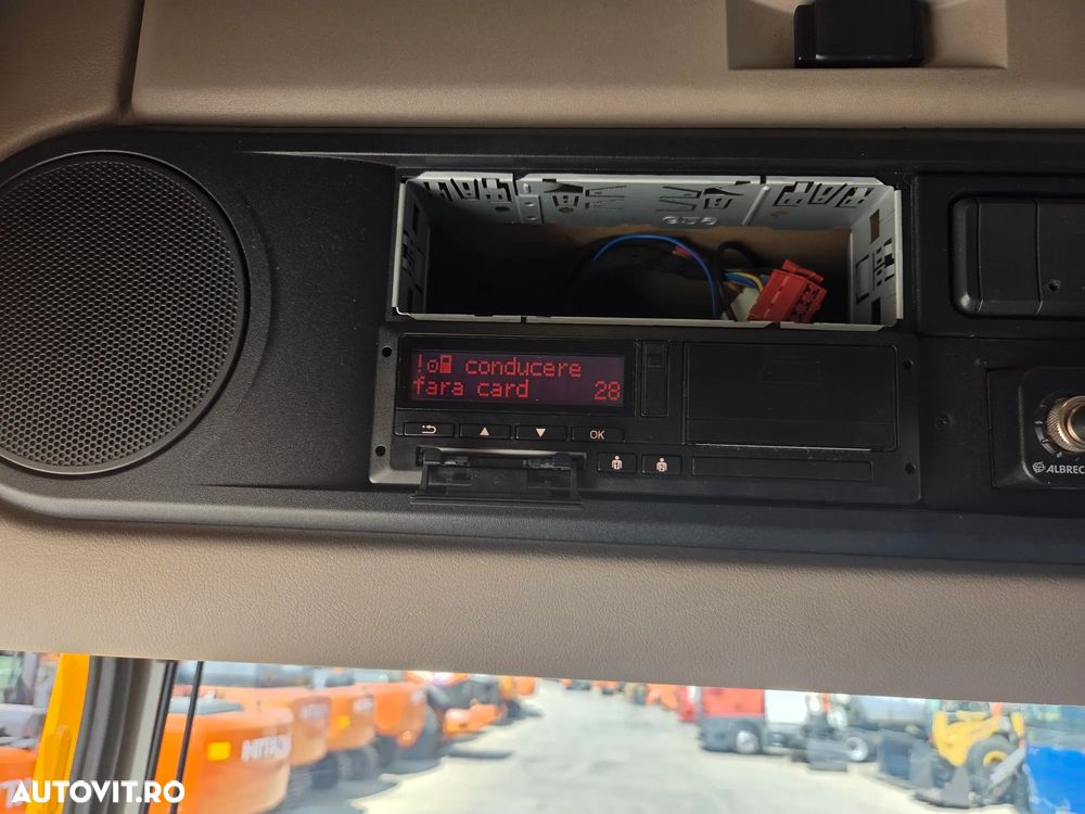 DAF XF 530 6x4, 2021, 370.795km, FULL OPTION, cutie AUTOMATA+RETARDER, Aer cond STATIONARE, FRIGIDER, proiectoare, girofar, kit basculare, 2 x 600l, Masa totala 78t, rulat doar in GERMANIA, STARE FOARTE BUNA, posibil leasing 4 ani-PROMOTIE 52.900 EUR+Tva - 34