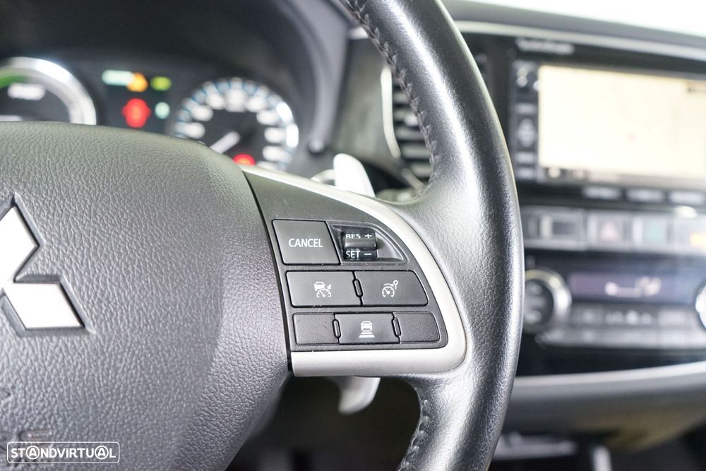 Mitsubishi Outlander 2.0 4WD Plus - 24