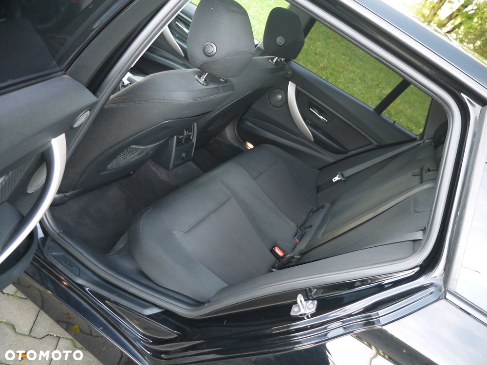 BMW Seria 3 320d Touring Efficient Dynamics Edition - 17