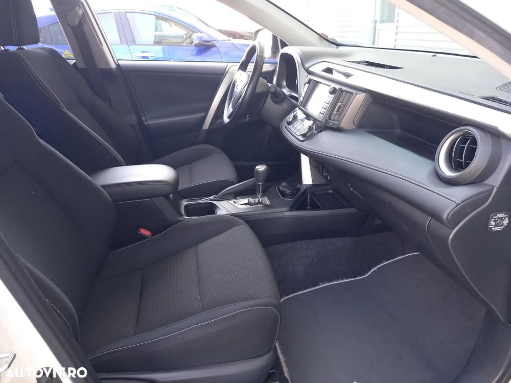 Toyota RAV4 - 16