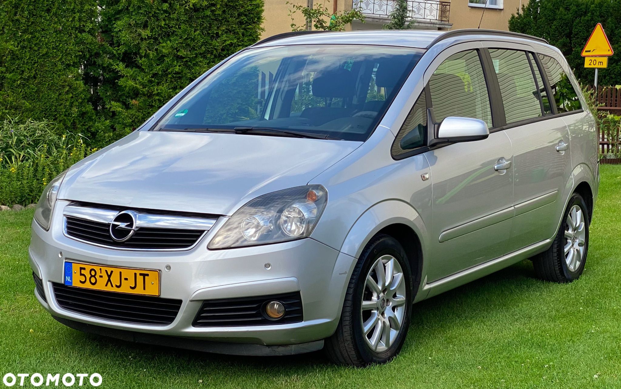 Opel Zafira 1.6 Elegance - 1