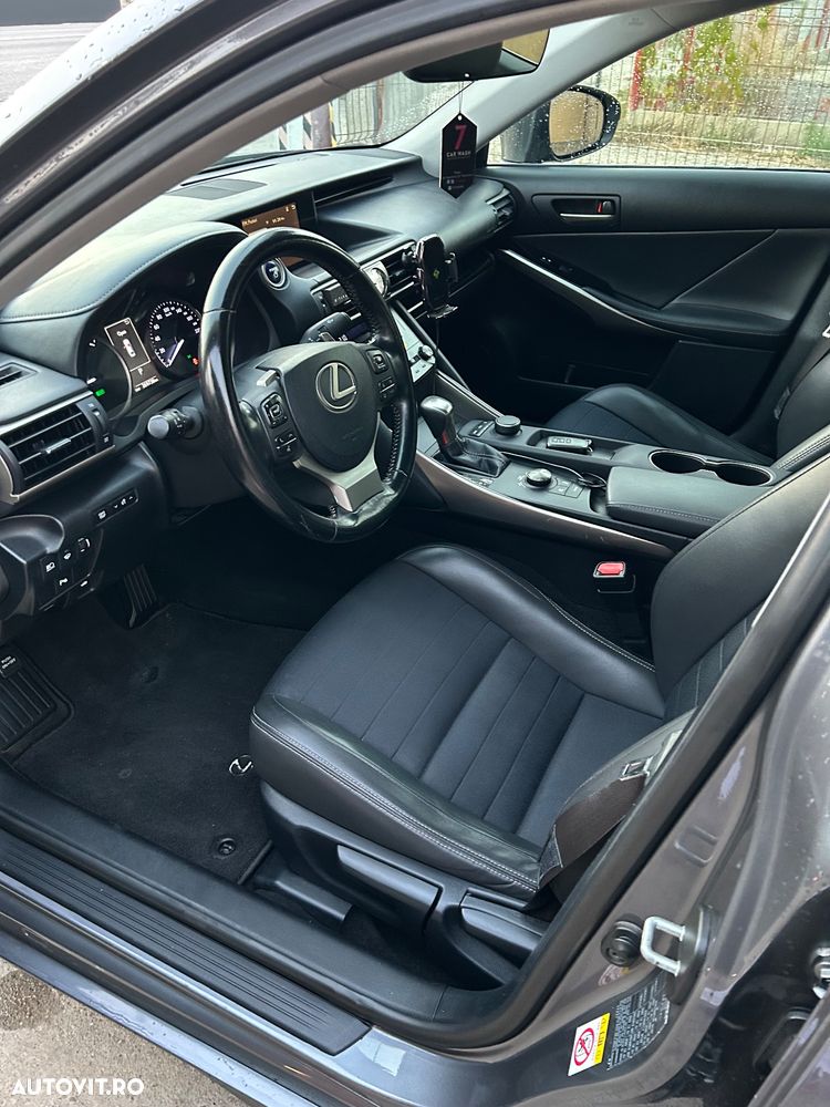 Lexus Seria IS 300h Aut. F Sport - 9