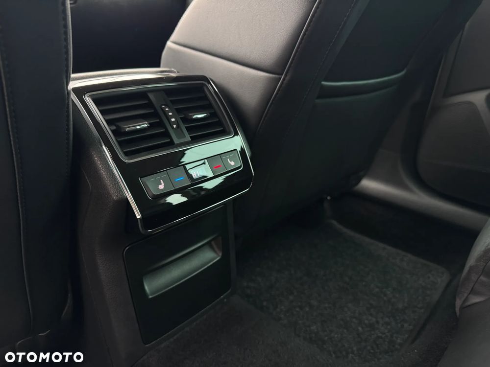 Skoda Superb 2.0 TDI DSG Ambition - 32