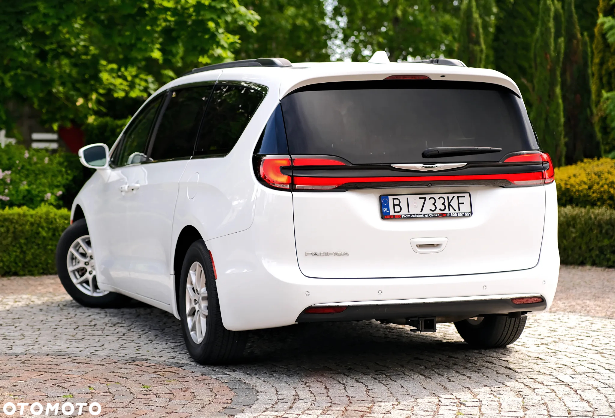 Chrysler Pacifica - 11