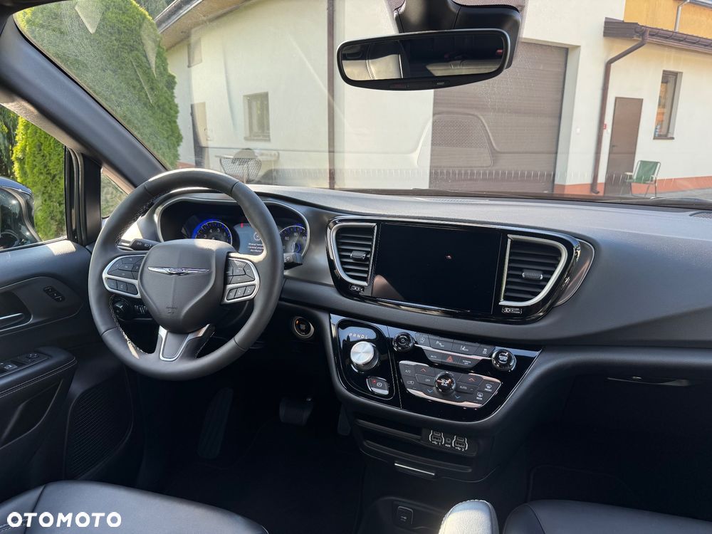 Chrysler Pacifica - 5
