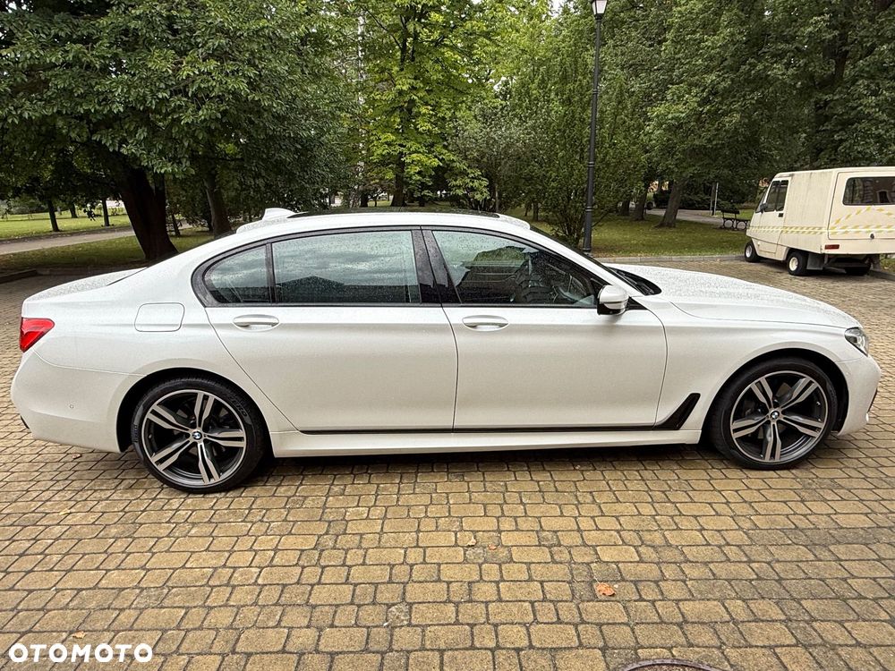 BMW Seria 7 750Li xDrive - 10