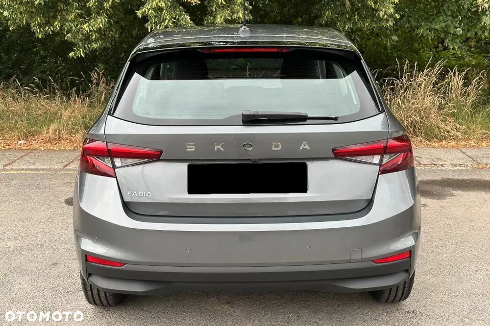 Skoda Fabia 1.0 Essence - 9