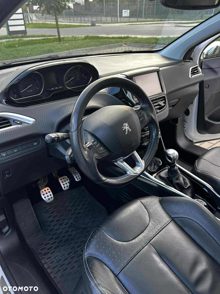Peugeot 2008 1.6 e-HDi Allure S&S - 16