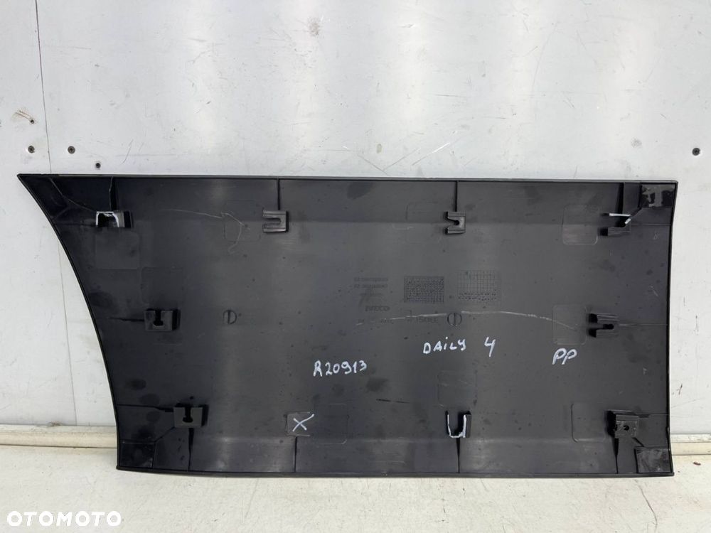 Listwa Iveco Daily 4 IV 14r.- prawa przednia dolna nakładka drzwi pasażera prawy przód 5801808059 - 5