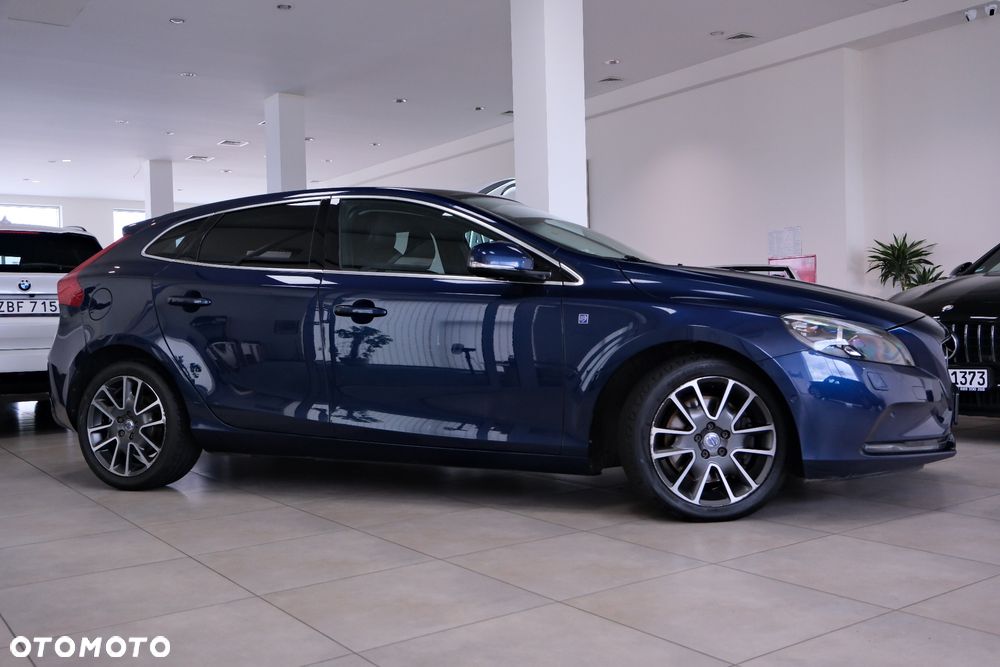 Volvo V40 D4 Drive-E Ocean Race - 3