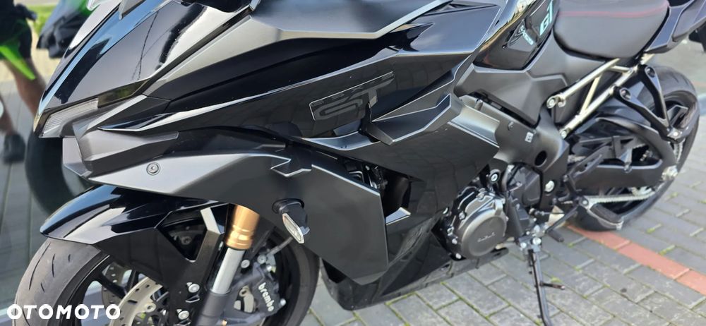 Suzuki GSX - 30