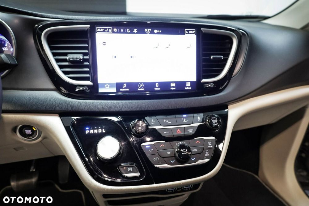 Chrysler Pacifica - 22