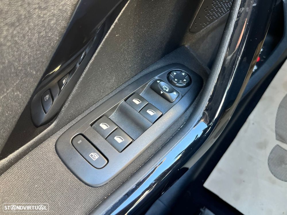 Peugeot 2008 1.5 BlueHDi Signature - 37