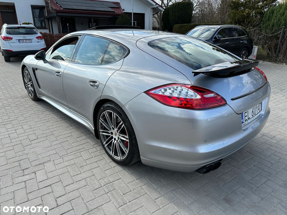 Porsche Panamera GTS - 4