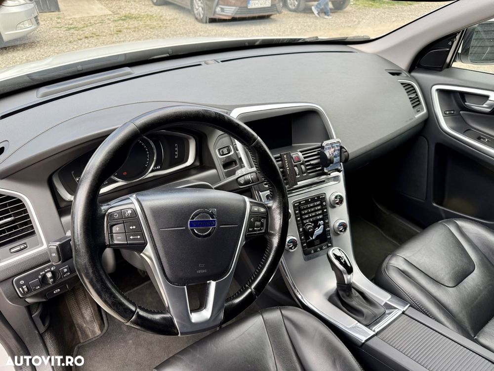 Volvo XC 60 D4 Momentum Pro - 18