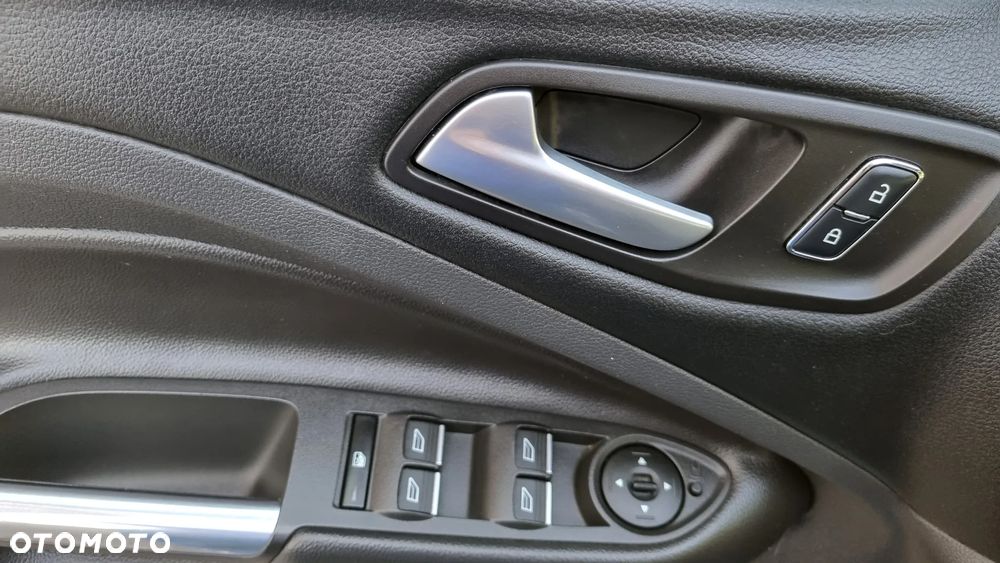 Ford Kuga 2.0 TDCi 2x4 Titanium - 18