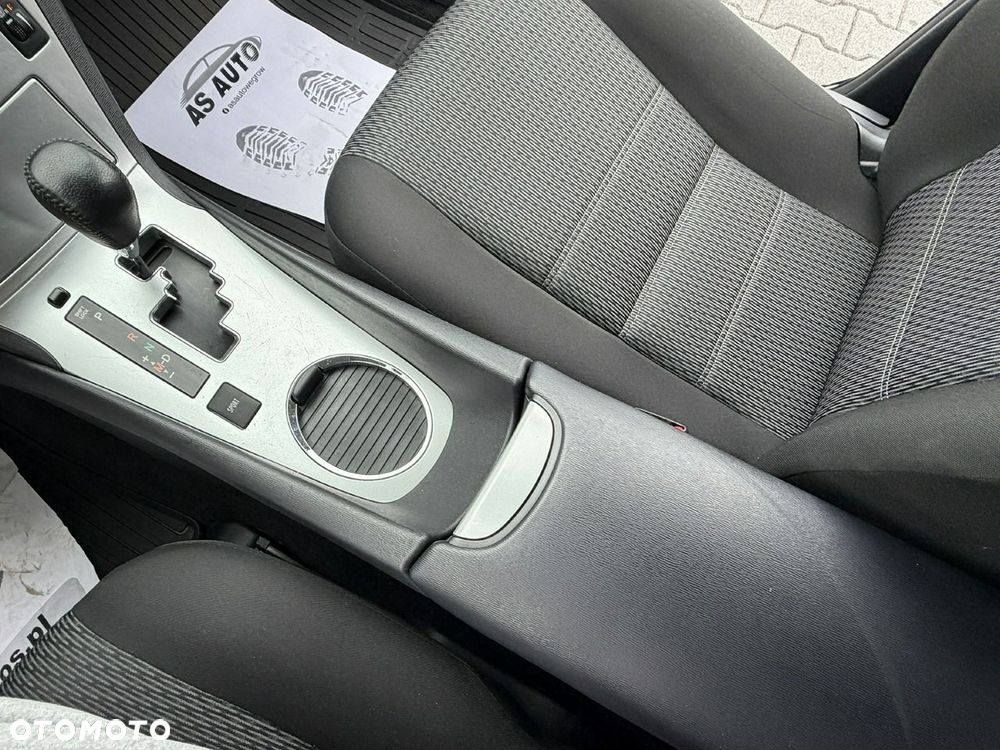 Toyota Avensis 1.8 Premium MS - 26