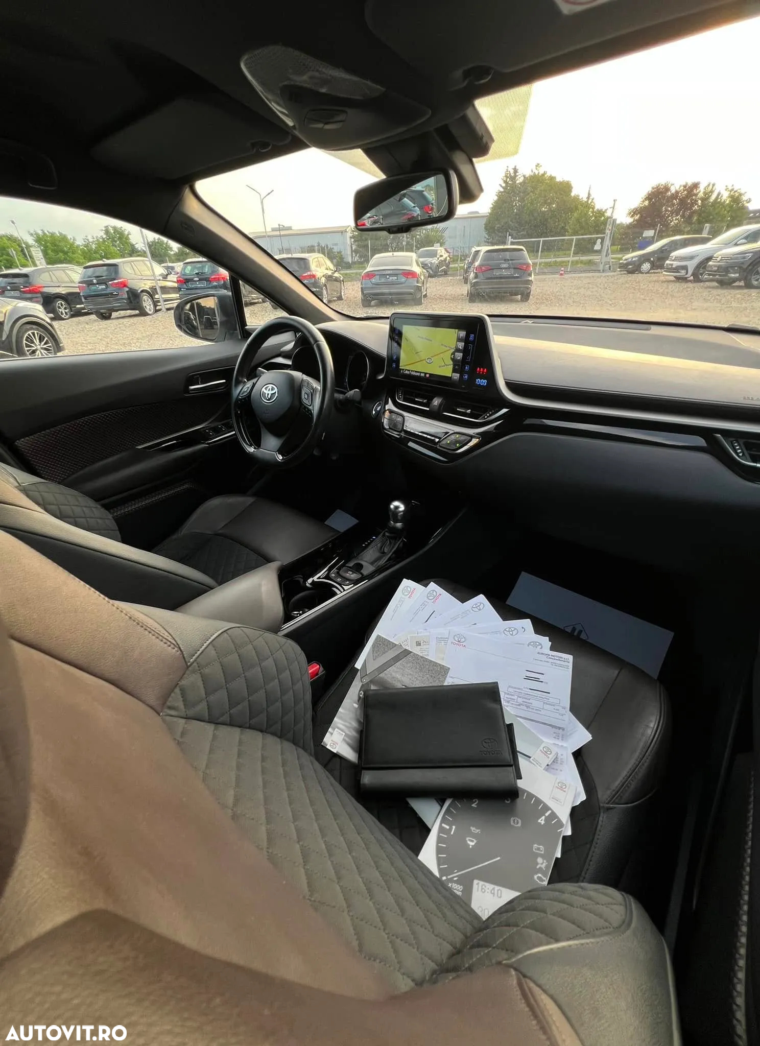 Toyota C-HR Hybrid Lounge - 8