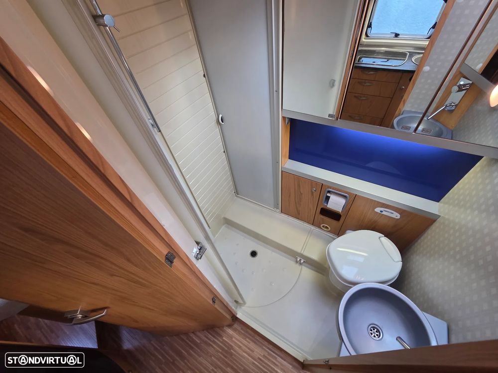 Burstner Aviano 725i cama central - 11