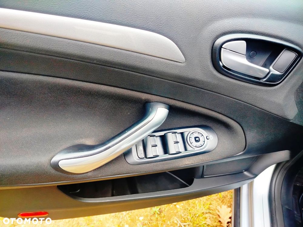 Ford Mondeo 1.6 Ghia X - 24