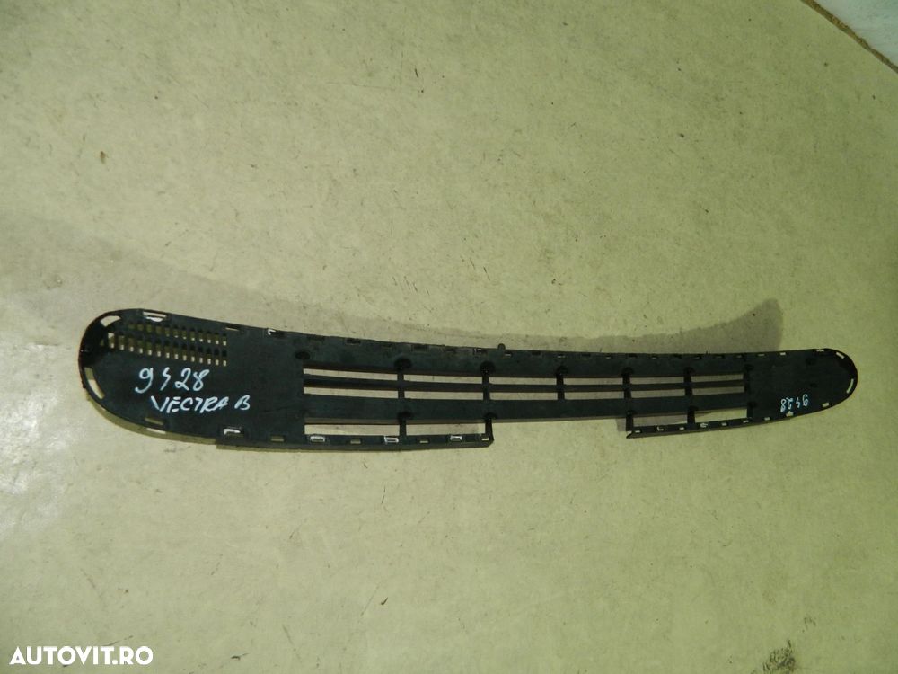 Grila inferioara dintre proiectoare, Opel Vectra B, 96-00, 90464533 - 5