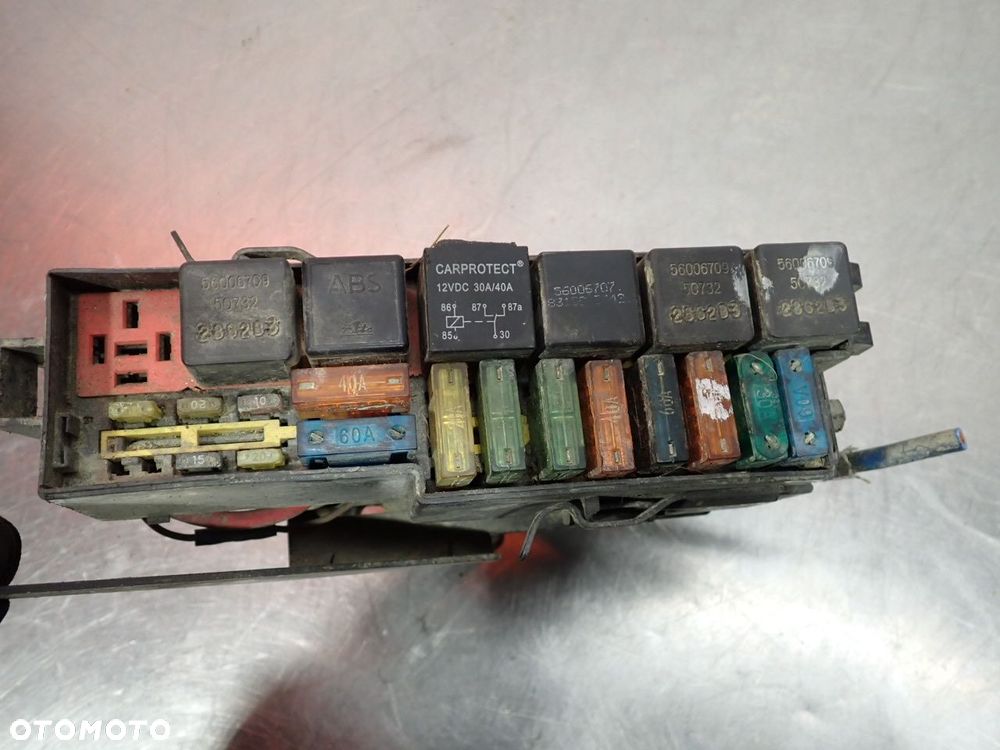 SKRZYNKA BEZPIECZNIKÓW JEEP GRAND CHEROKEE I - 5