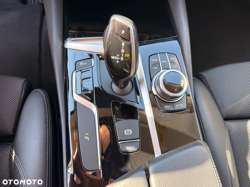 BMW Seria 5 520d Sport Line - 12