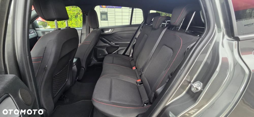 Ford Focus 1.0 EcoBoost Start-Stopp-System ST-LINE DESIGN - 32