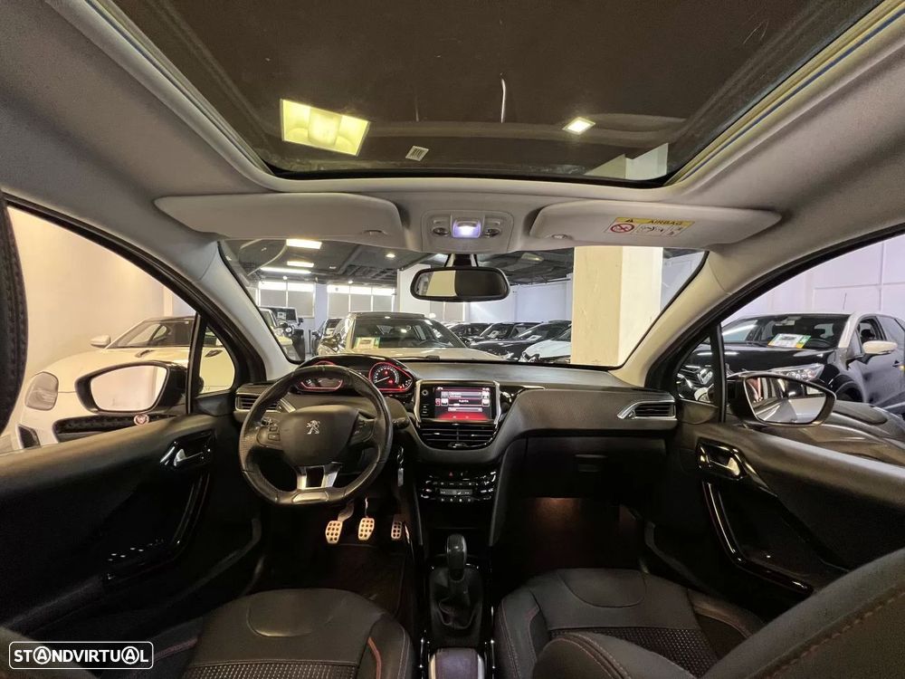 Peugeot 2008 1.2 PureTech GT Line — fotografia 6