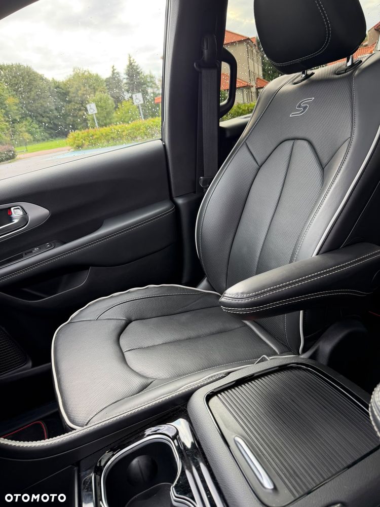Chrysler Pacifica - 24