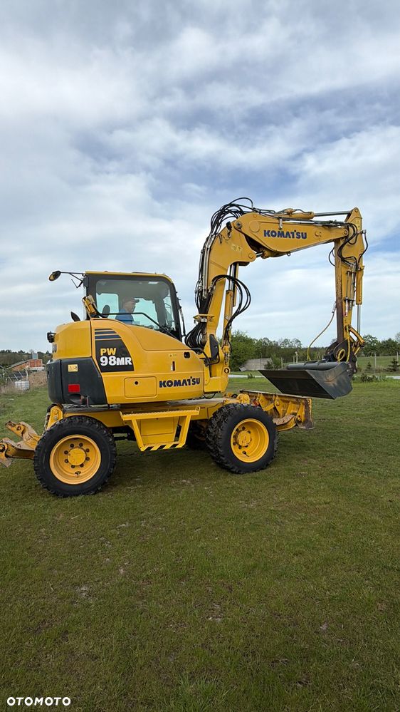 Komatsu 4x4x4 ramię łamane Koparka kołowa KOMATSU  PW98MR-8 10ton 4x4x4 ośki skrętne Ramię 3x łamane BEZ DPF i ADBLUE 4 cyl dodatkowe wyjścia hydr Pług Podpory 2012 szybka zwinna Prosto z importu 1 właściciel Cat TEREX Liebherr Wacker Pw 98 Mr 8 11 - 25