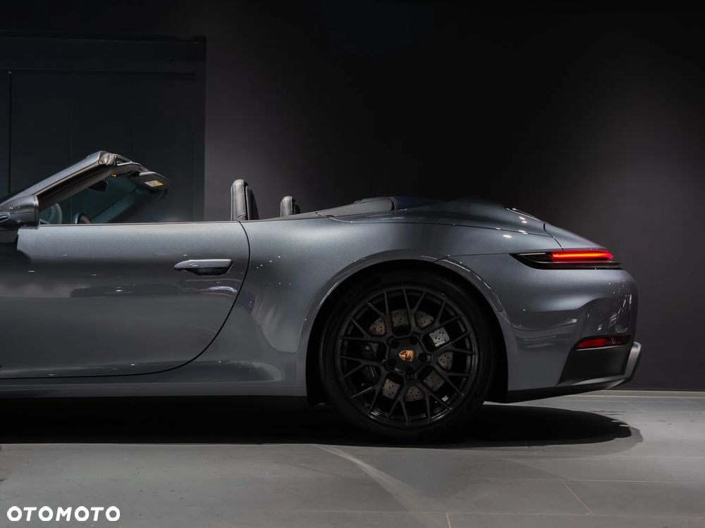 Porsche 911 Carrera GTS - 11