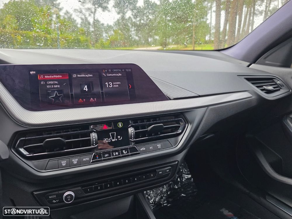 BMW 118 i Pack 50 anos M Auto - 12