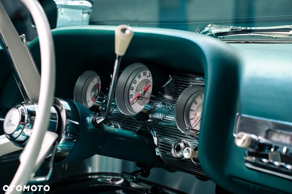 Ford Thunderbird - 26